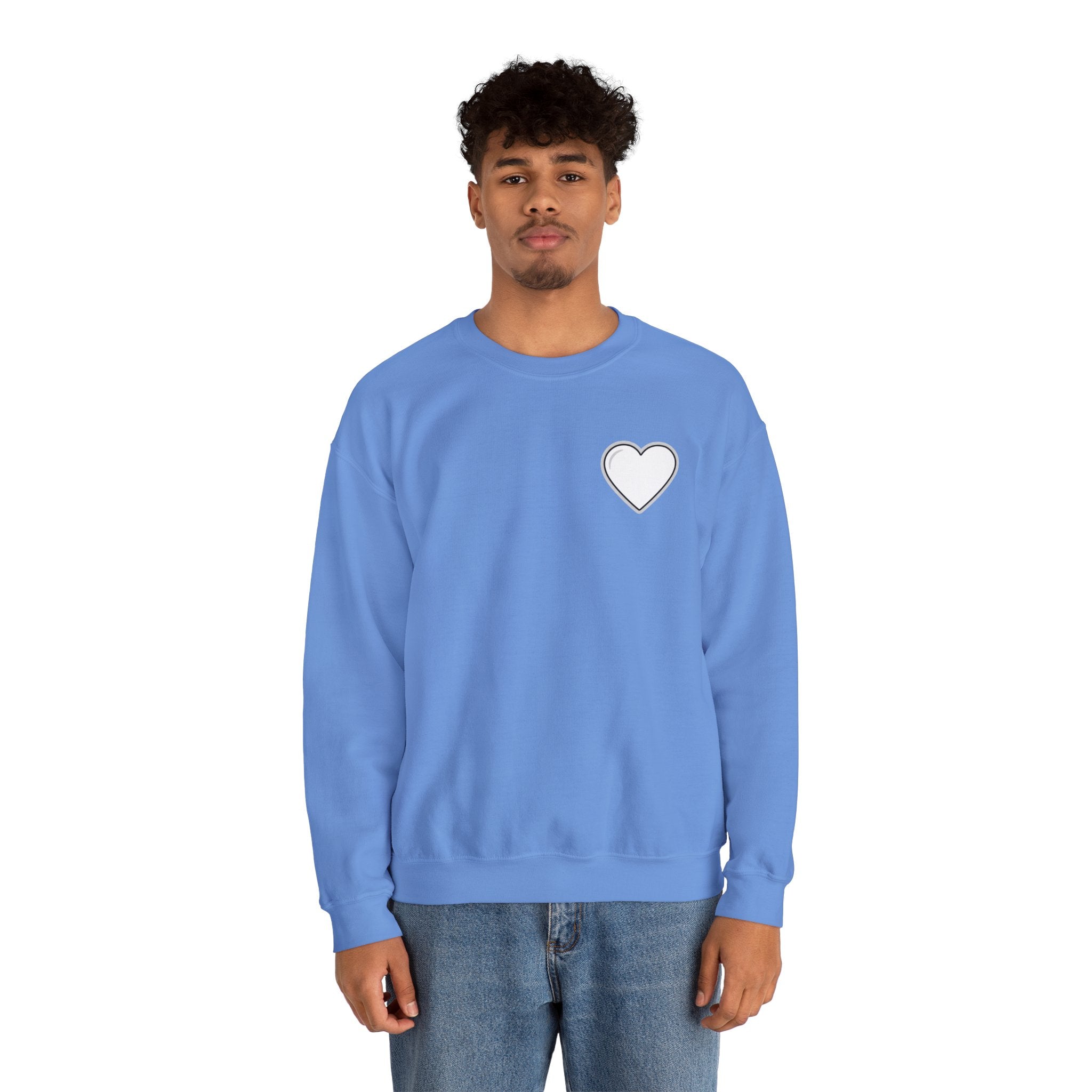 Crewneck Sweatshirt Minimal Heart Graphic with Spanish Proverbs Text