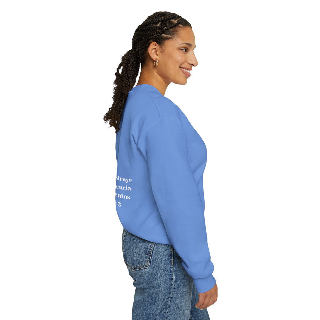 Crewneck Sweatshirt Minimal Heart Graphic with Spanish Proverbs Text