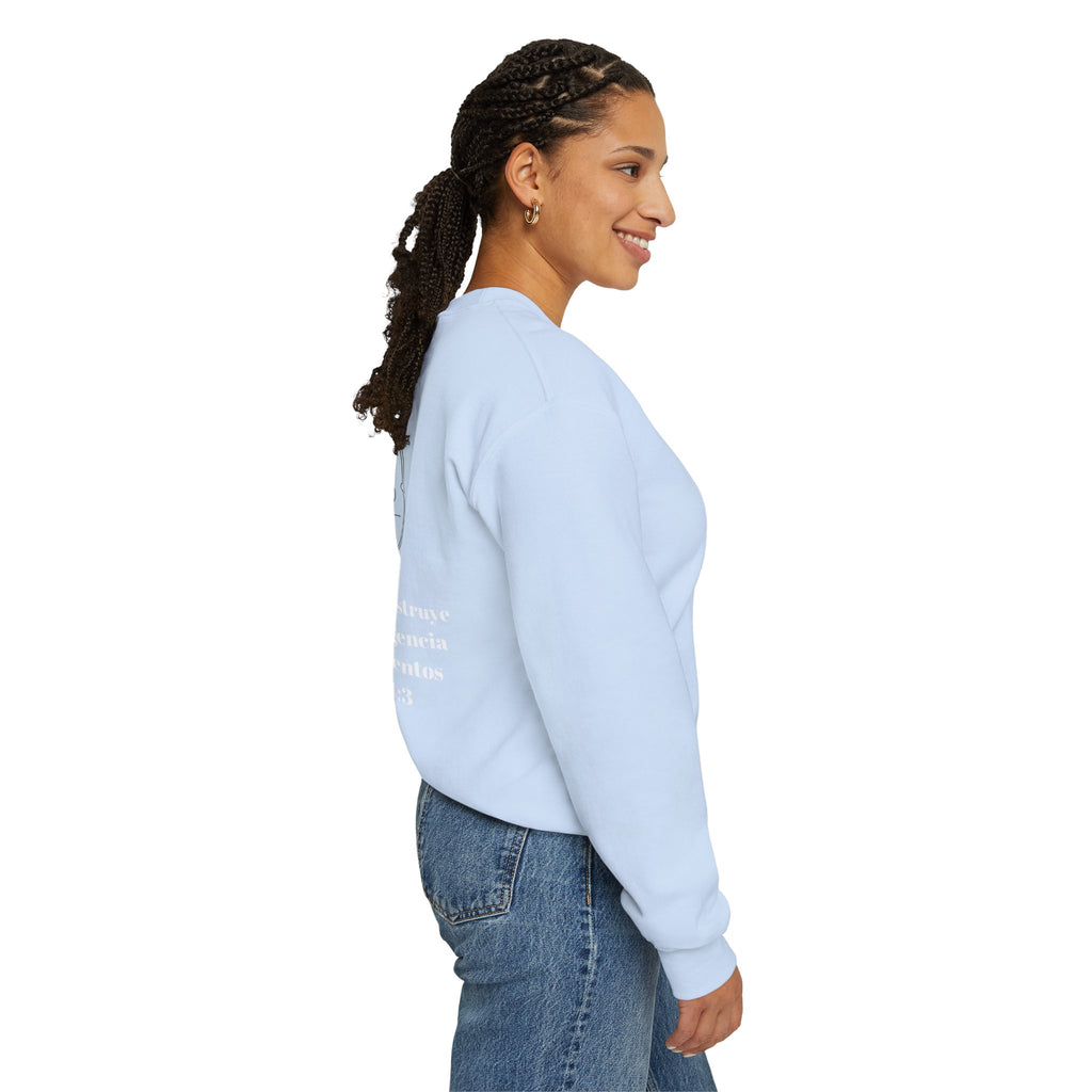 Crewneck Sweatshirt Minimal Heart Graphic with Spanish Proverbs Text
